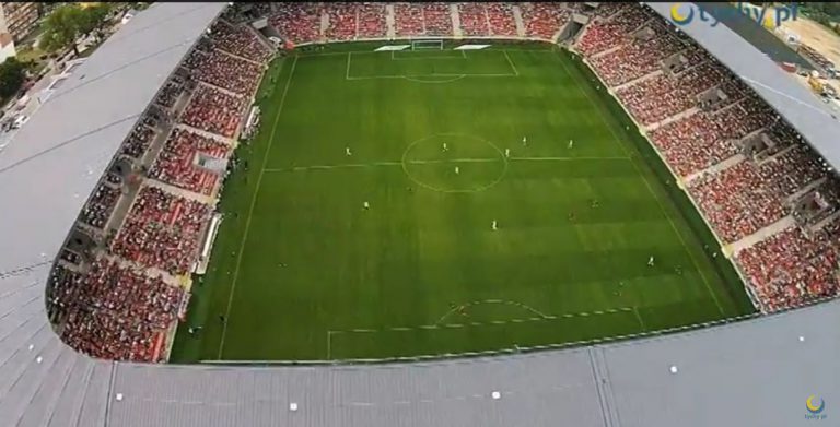 Stadion otwarty – zobacz skrót meczu