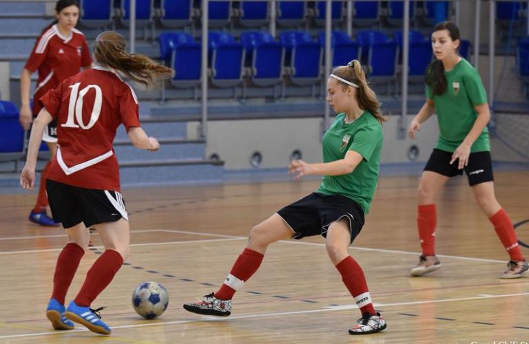 Futsal: Juniorzy awansowali, juniorki powalczą o medale MMP