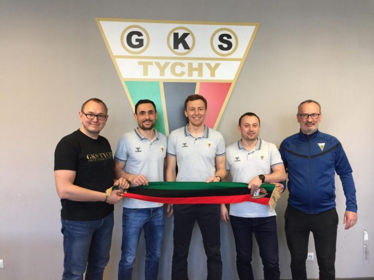 GKS Tychy ze sztabem szkoleniowców