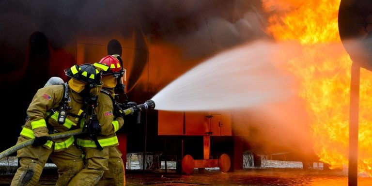 Zabezpieczenia ppoż budynków. Jak skutecznie chronić się przed dymem i ogniem?