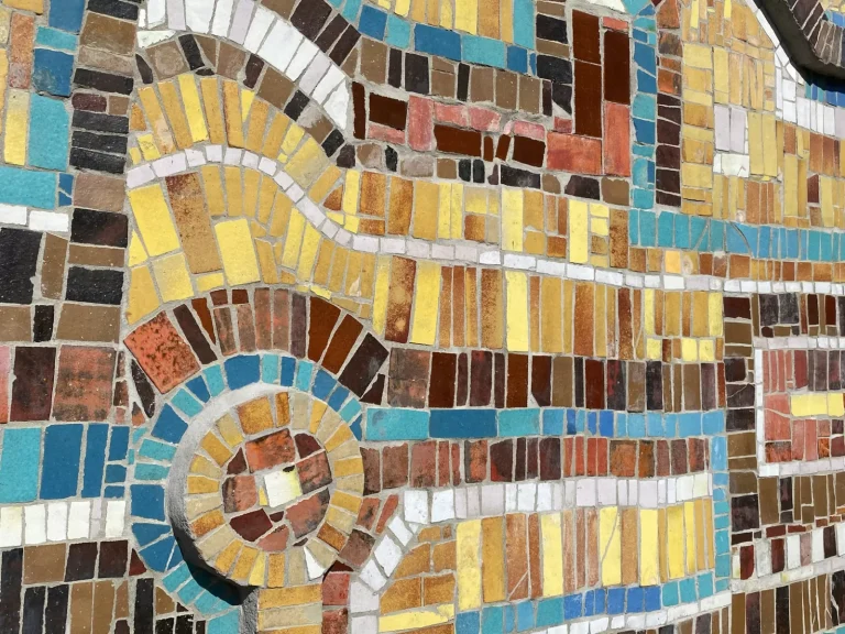 Wyjątkowa projekcja – mozaiki na budynku UM Tychy